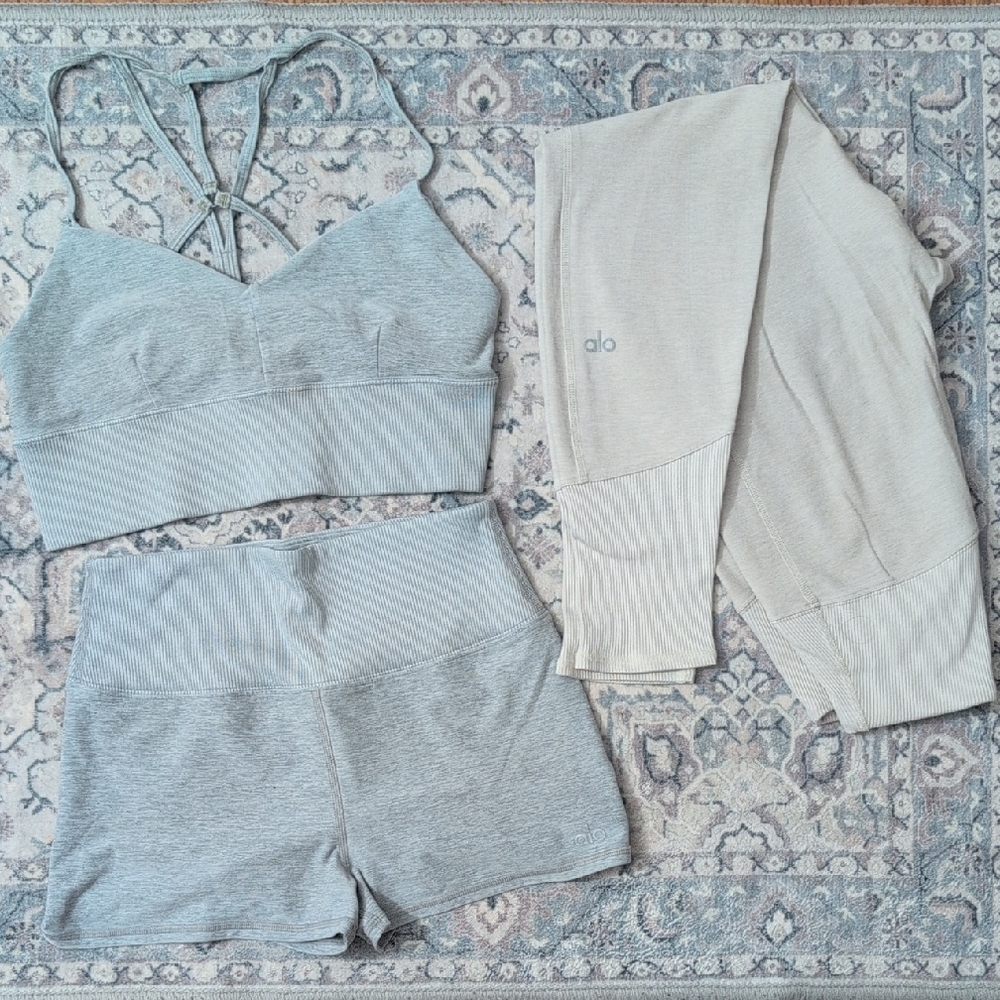 ALOsoft Yoga Gray Sports Bra Set And Cream Leggings